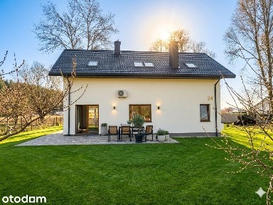 Urokliwy dom z dużą działką blisko Wisły, na sprze