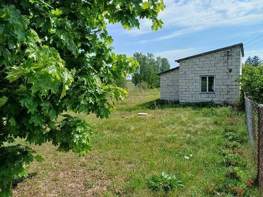 Dom / siedlisko w spokojnej okolicy blisko kolei - duża, ustawna działka niedaleko miasta, idealna pod budowę własnego domu szybkiego remontu.