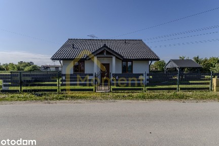 Ekonomiczny dom z garażem i pięknym ogrodem