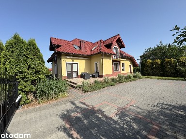 Wolnostojący dom z garażem i klimatyzacją pod miastem