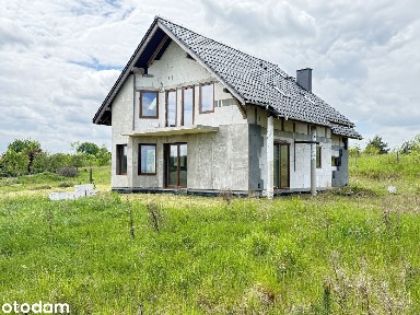 Dom w st. surowym zamkniętym-działka 16 arów.