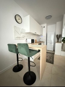 Słoneczna, w pełni wyposażona kawalerka z balkonem i loggią