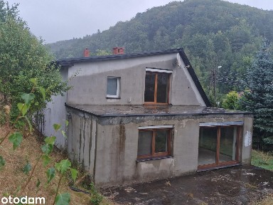 Dom jednorodzinny, poddasze, garaż. Okolica zielona, blisko szlaków.