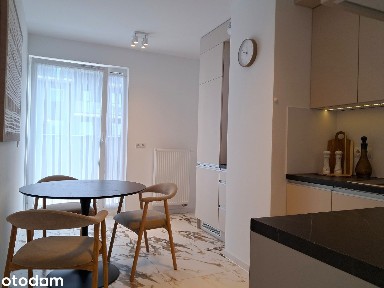 Dwupokojowy apartament z dwoma balkonami i garażem na dwa samochody