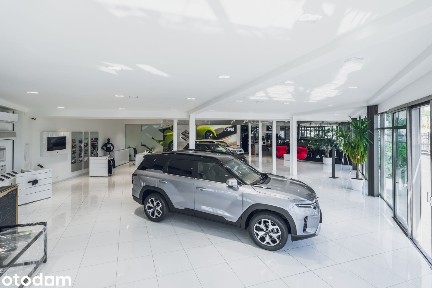 Salon samochodowy z warsztatem, magazynem + duży parking