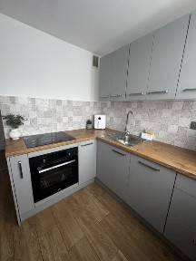 Sprzedam 2-pokojowe mieszkanie po generalnym remoncie z balkonem- 51,42 m², centrum miasta