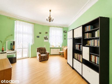 Przestronne, przedwojenne mieszkanie z duszą