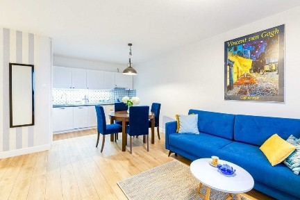 Do wynajęcia mieszkanie w centrum (2 pokoje, TV, balkon, parking)