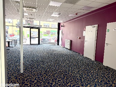 Lokal usługowy w centrum z witryną i parkingiem