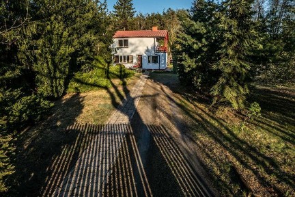Dom nad rzeką na dużej działce 1ha z linią brzegową rzeki-70 km od Warszawy