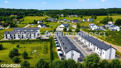 Dom szeregowy z garażem, ogrodem i pompą ciepła