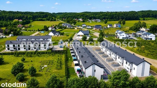 Dom szeregowy z garażem, ogrodem i pompą ciepła