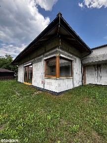 Parterowy dom z garażem w cichej wsi