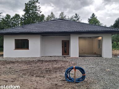 Dom parterowy w Pogórskiej Woli