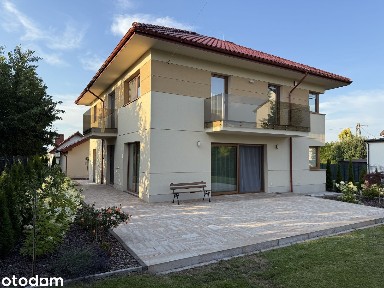 Nowa piękna Willa 260 m2 blisko centrum- urządzony duży ogród 16 ar