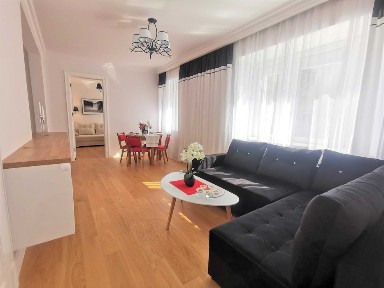 Wynajem - Luksusowy apartament/ 68 m2/ 3 pokoje/ Ochota blisko Centrum/ Klimatyczna kamienica/ Komfort dla kadry zarządzającej/ Atrakcje w okolicy