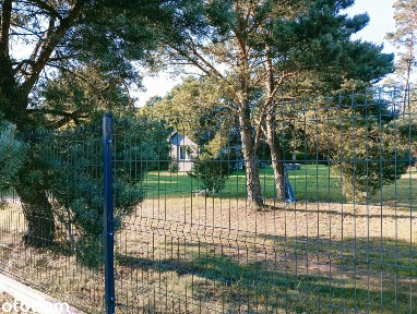 Sprzedamy piękną działkę budowlaną wraz z domkiem