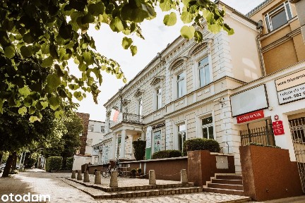 Lokal biurowy w zabytkowym budynku z parkingiem