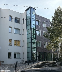 Firma wynajmie powierzchnie w biurowcu.