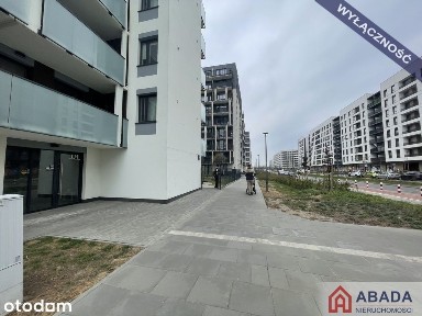 narożny lokal w cenie już zrobiona toaleta parking