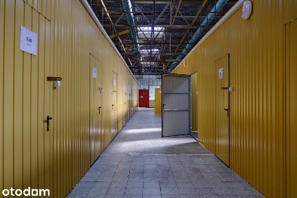 Mały box SELF STORAGE nr J.5 o pow. 9 m2