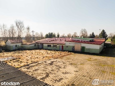 PŁOTY-obiekt/baza przy węźle drogi S6