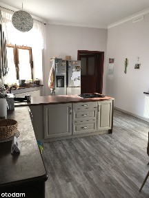 Przestronne 4-pokojowe mieszkanie w śródmieściu.