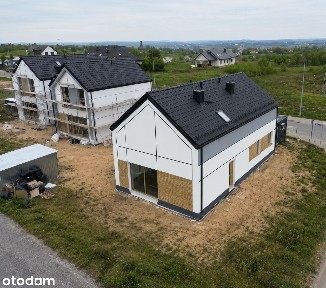 Nowoczesny wolnostojący dom parterowy