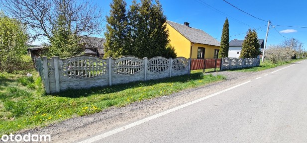 Dom wolnostojący z budynkami gospodarczymi i łąką oraz polem uprawnym