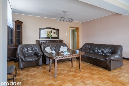 Przestronny, zadbany dom wolnostajacy w dobrej lokalizacji.