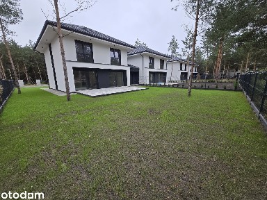 Nowy dom ul. Jana Kazimierza nad Kanałem Żerańskim