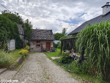 Dom gotowy do zamieszkania z budynkiem gospodarczym, blisko Rzeszowa.