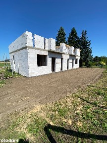Nowoczesny dom w zabudowie bliźniaczej w stanie deweloperskim