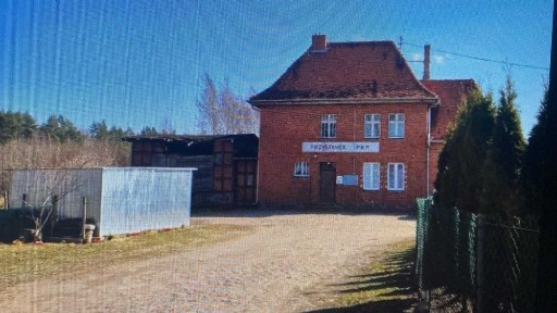 Mieszkanie 60,80 m² w Szwarunach | Klimatyczny budynek kolejowy | Duża działka i budynki gospodarcze
