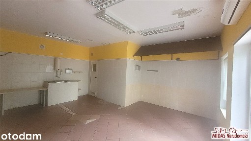Lokal usługowy 28,60m2, parking, otoczenie bloków