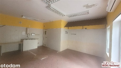 Lokal usługowy 28,60m2, parking, otoczenie bloków