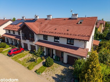 4 pokoje - dom szeregowy z garażem na zamkniętym osiedlu.