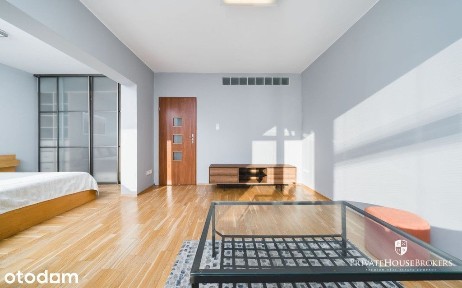 Przestronne mieszkanie w ścisłym centrum.