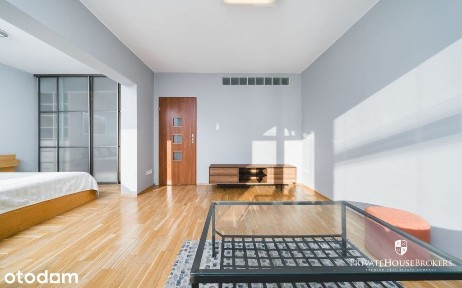 Przestronne mieszkanie w ścisłym centrum.