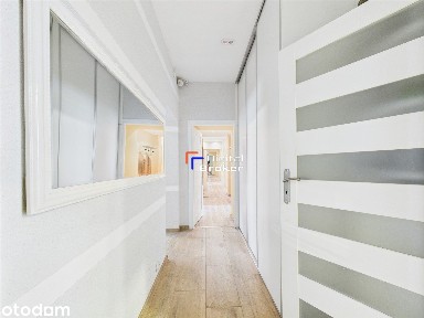2 Balkony*1 Piętro*M.postojowe*5 Pokoi*Centrum
