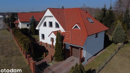 Dom ze ścianą lasu z piwnicą, tarsem i ogrodem