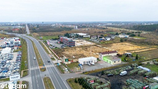 Lokal przy trasie E7 z parkingiem i biurem