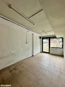 Lokal z witryną w Ligocie