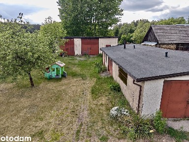 Dom wolnostojący z 2 garażami, 100m2 pow. budynków gospodarczych