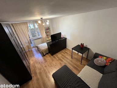 Mieszkanie 1-pokojowe z oddzielną kuchnią i dużym balkonem na Pradze