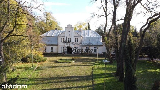 Dworek nad wodą i molo nad jeziorem pod Poznaniem