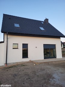 Dom jednorodzinny, wolnostojący z garażem blisko morza