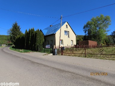 Wolnostojący dom z dużym ogrodem w malowniczej wsi
