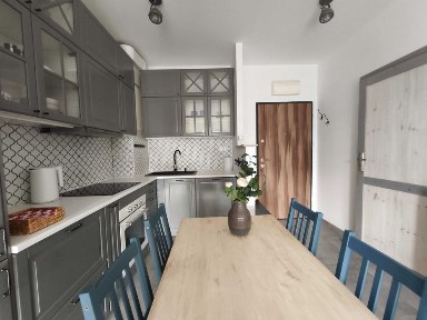 Komfortowe mieszkanie z wydzieloną sypialnią | Balkon | Miejsce postojowe w garażu | 3200 zł z czynszem