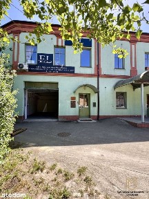 Budynek usługowy z parkingiem w ścisłym centrum